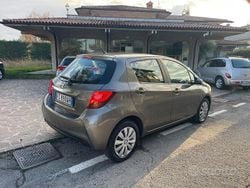 Grigio Usata 2016 Toyota Yaris Lounge Tre volumi | 5800 € (Ottimo prezzo)