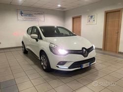 Bianco metallizzato Usata 2017 Renault Clio IV Zen Tre volumi | 8990 € (Buon prezzo)