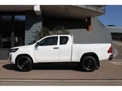 Bianco(met.) Nuova 2025 Toyota HiLux Comfort Pick-up | 36.900 € (Buon prezzo)