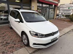 Bianco ibis Usata 2023 VW Touran Business Monovolume | 18.900 € (Buon prezzo)