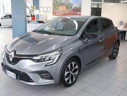 Grigio Usata 2023 Renault Clio V Evolution Tre volumi | 16.900 € (Buon prezzo)
