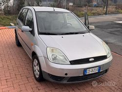 Grigio Usata 2003 Ford Fiesta Tre volumi | 2000 € (Cara)