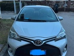 Grigio Usata 2015 Toyota Yaris Due volumi | 7500 € (Buon prezzo)