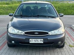 Blu Usata 1997 Ford Mondeo Tre volumi | 2000 €