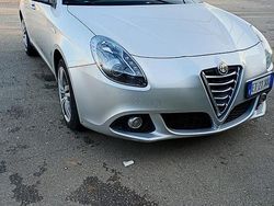 Grigio Usata 2013 Alfa Romeo Giulietta Tre volumi | 8900 € (Buon prezzo)