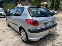 Grigio Usata 2004 Peugeot 206 Tre volumi | 1500 € (Buon prezzo)