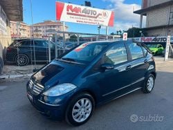 Blu Usata 2008 Mercedes A180 Elegance Tre volumi | 2300 € (Buon prezzo)