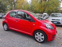 Rosso Usata 2011 Toyota Aygo Due volumi | 3899 € (Ottimo prezzo)