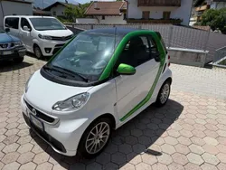 Verde/bianco Usata 2013 Smart ForTwo Electric Drive Due volumi | 5500 € (Ottimo prezzo)
