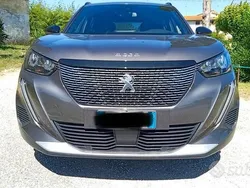Grigio Usata 2023 Peugeot 2008 Active SUV | 21.900 € (Molto cara)