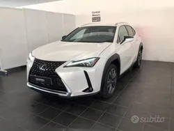 Bianco Usata 2022 Lexus UX 300e Luxury Line SUV | 31.600 €