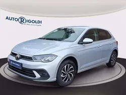 Reflex silver metallizzato Nuova 2024 VW Polo Life Tre volumi | 20.300 € (Buon prezzo)
