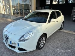 Bianco Usata 2012 Alfa Romeo Giulietta Distinctive Tre volumi | 6800 € (Buon prezzo)