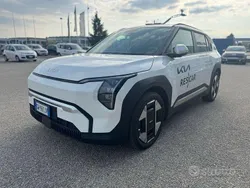 Bianco Usata 2024 Kia EV3 4 SUV | 36.300 € (Buon prezzo)