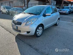 Argento Usata 2008 Toyota Yaris Sol Tre volumi | 2990 € (Buon prezzo)