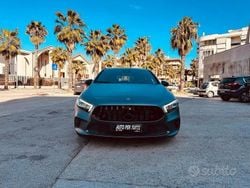 Grigio Usata 2019 Mercedes 180 Tre volumi | 25.000 € (Molto cara)