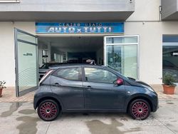 Grigio Usata 2015 Toyota Aygo X-wave Due volumi | 7400 € (Buon prezzo)