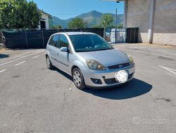 Grigio Usata 2006 Ford Fiesta Tre volumi | 999 € (Buon prezzo)