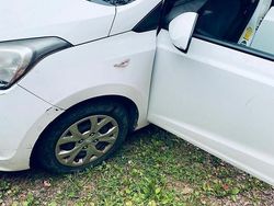 Bianco Usata 2014 Hyundai i10 Due volumi | 6000 €