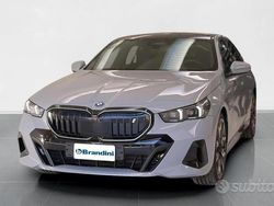 Grigio Usata 2024 BMW i5 Comfort Edition Tre volumi | 61.936 € (Ottimo prezzo)