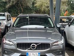 Grigio scuro Usata 2021 Volvo V60 CC Business Edition Station wagon | 26.500 € (Buon prezzo)