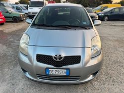 Grigio Usata 2007 Toyota Yaris Sol Tre volumi | 4500 € (Buon prezzo)
