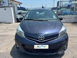 Blu Usata 2014 Toyota Yaris Tre volumi | 6800 € (Buon prezzo)
