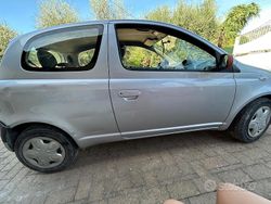 Usata 2000 Toyota Yaris Sol Due volumi | 1300 € (Buon prezzo)