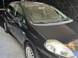 Nero Usata 2015 Fiat Punto Lounge Tre volumi | 4300 € (Buon prezzo)
