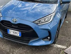 Blu/azzurro(met.) Usata 2021 Toyota Yaris Trend Tre volumi | 16.900 € (Buon prezzo)