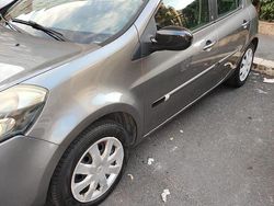 Grigio Usata 2010 Renault Clio II Tre volumi | 2500 € (Buon prezzo)