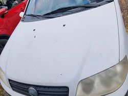 Bianco Usata 2006 Fiat Punto Tre volumi | 1550 € (Buon prezzo)