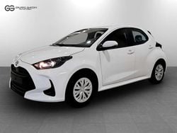 Bianco Nuova 2025 Toyota Yaris Hybrid Active Tre volumi | 21.800 € (Buon prezzo)