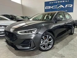 Grigio Usata 2023 Ford Focus ST-Line X Tre volumi | 18.800 € (Ottimo prezzo)