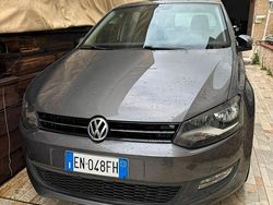 Grigio Usata 2012 VW Polo Comfortline Tre volumi | 5500 € (Buon prezzo)