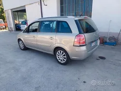 Argento Usata 2008 Opel Zafira Enjoy Monovolume | 3000 € (Buon prezzo)
