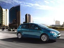 Bianco Usata 2016 Fiat Punto Lounge Tre volumi | 6990 € (Buon prezzo)