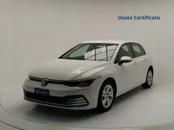Pure white Usata 2021 VW Golf VIII Life Due volumi | 18.900 € (Buon prezzo)