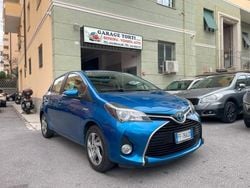 Blu/azzurro Usata 2016 Toyota Yaris Hybrid Active Tre volumi | 11.400 € (Buon prezzo)