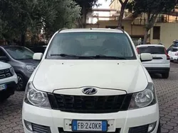 Beige Usata 2016 Mahindra Quanto Station wagon | 5900 €
