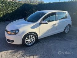 Bianco Usata 2011 VW Golf VI Highline Tre volumi | 7950 € (Buon prezzo)