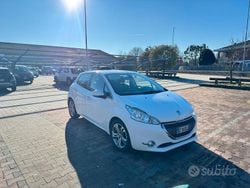 Usata 2013 Peugeot 208 Allure Due volumi | 5400 € (Ottimo prezzo)