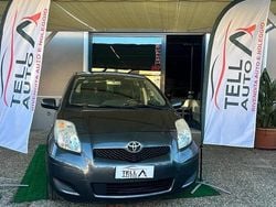 Grigio Usata 2009 Toyota Yaris Tre volumi | 3800 € (Buon prezzo)