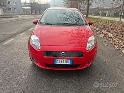 Rosso Usata 2007 Fiat Grande Punto Sport Due volumi | 1950 €