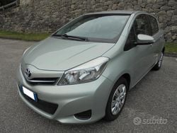 Grigio Usata 2012 Toyota Yaris Active Tre volumi | 6900 € (Cara)