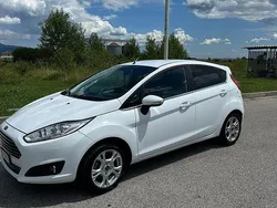 Usata 2015 Ford Fiesta Titanium Due volumi | 6800 € (Buon prezzo)