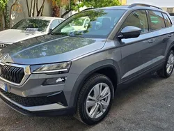 Grigio scuro metallizzato Usata 2024 Skoda Karoq Executive SUV | 28.500 € (Ottimo prezzo)