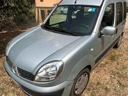 Grigio Usata 2006 Renault Kangoo Tre volumi | 2000 €