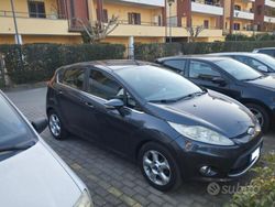 Usata 2010 Ford Fiesta Due volumi | 3799 € (Cara)