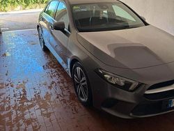 Grigio Usata 2019 Mercedes A180 Tre volumi | 21.000 € (Buon prezzo)